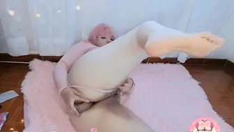 Hot skank uses dildo to fuck herself double and hard