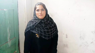 Muslim slut k sath dhoka howa The Muslim slut had come to her BF but he was not there, he had run away, i plowed hard
