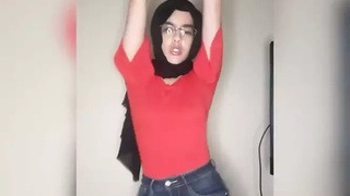 Arab dancing in her typical costume and opening her enormous butthole