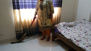 مطلوب خادمة سعودية جميلة - Fucking A Pretty Saudi Maid
