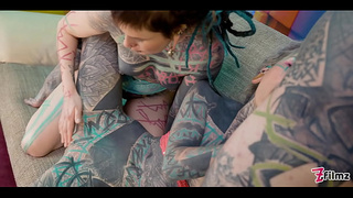 Inked-up Dude Threesome Alternative Babes Share His Meat