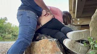 jovencita se deja follar en el rio