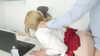 Boss and Secretary have Sex on the Office Desk! Anal Cream Pie
